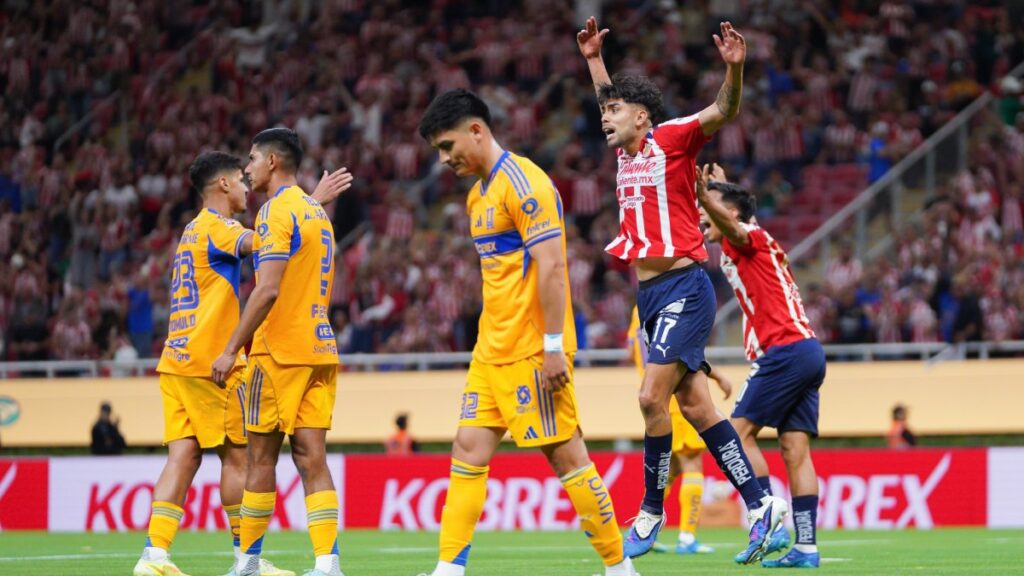 Remonta Chivas a Tigres y avanza a semifinales