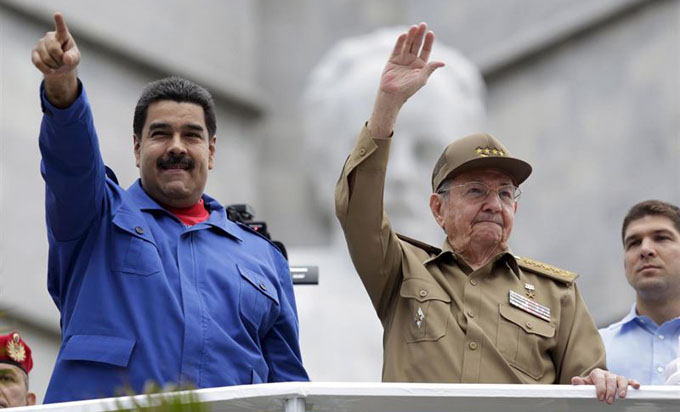 Presenta EU cargos contra Raúl Castro por asesinato