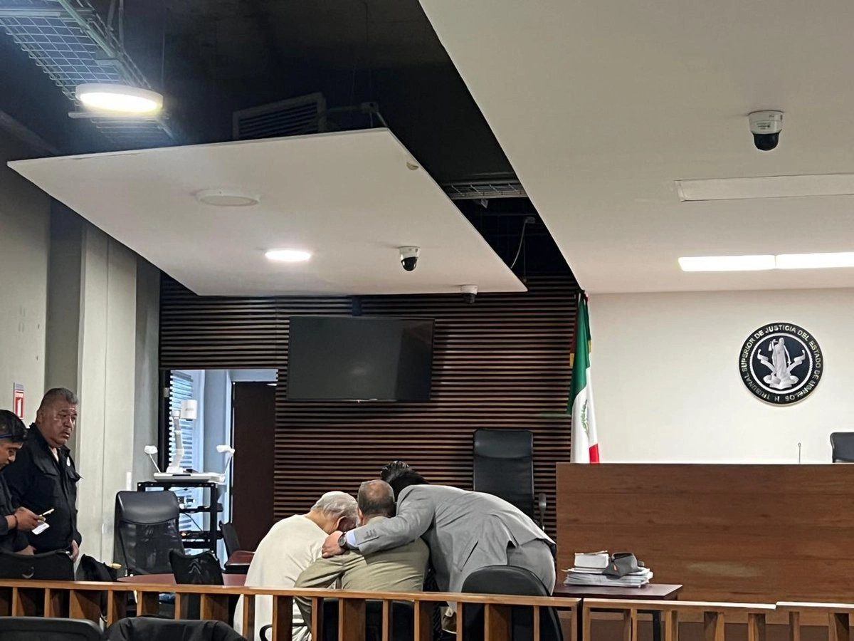 Esposa otorga perdón al ex director de Pemex, pero jueza lo vincula a proceso por violencia familiar