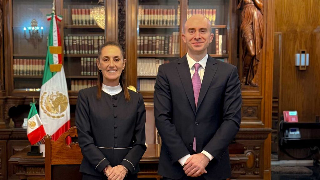 Llega a Nafin y Bancomext Carlos Torres; 'hombre de confianza' de Sheinbaum