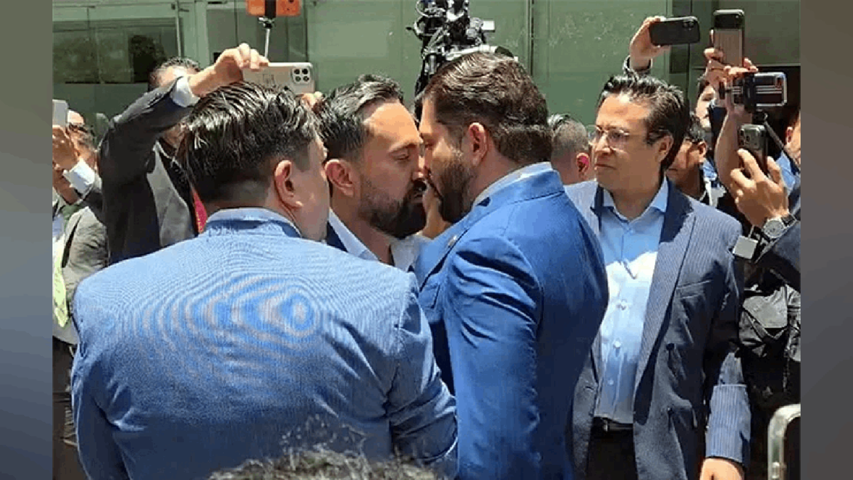 Zafarrancho en el Senado: Diputados de Morena y PRI se enfrentan a empujones