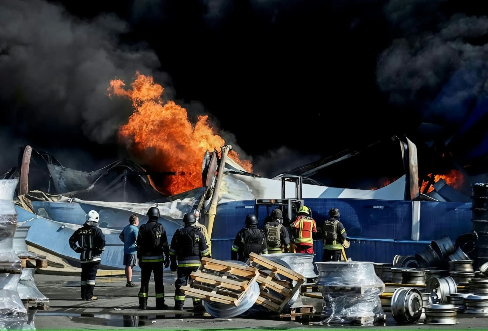 38 muertos por ataque ruso a depósito en Kiev