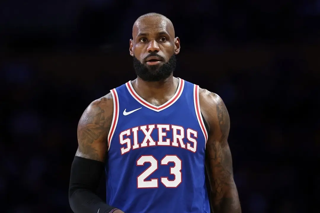 Va LeBron a Filadelfia y revela el porqué sigue jugando