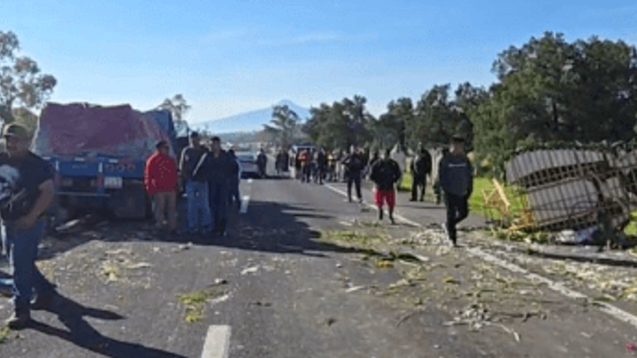 Camioneta con peregrinos vuelca en Tlaxcala; regresaban de la Basílica en CDMX