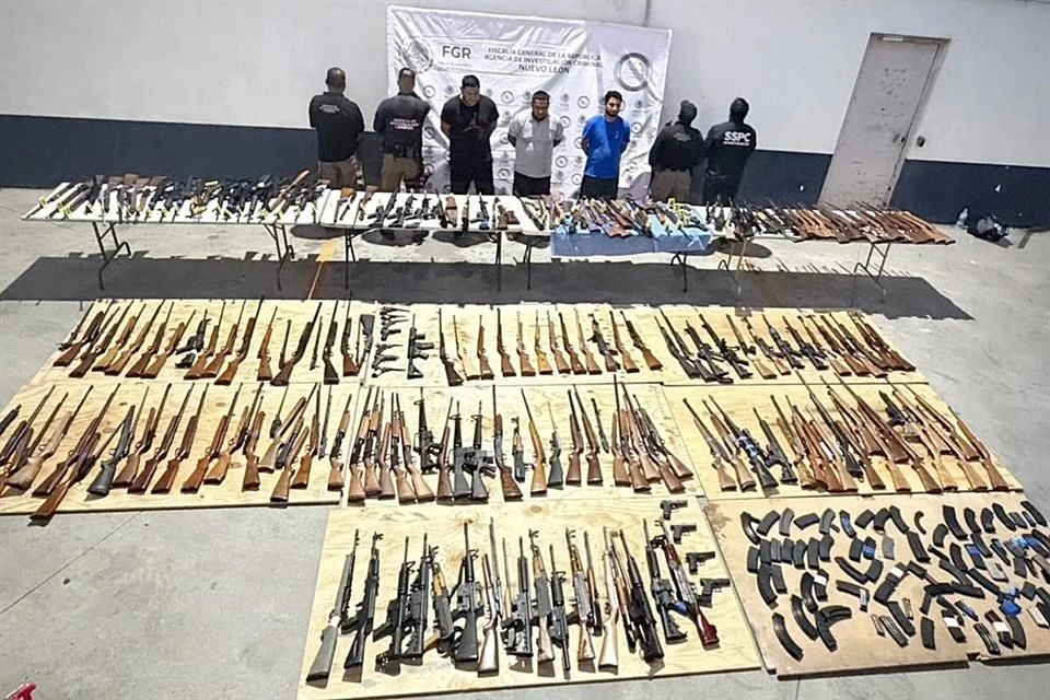 Decomisan en NL arsenal procedente de EU