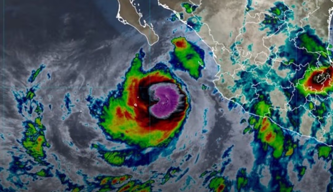 Sube a categoría 2 el huracán 'Rachel' y emiten alerta por lluvias intensas y oleaje en el Pacífico