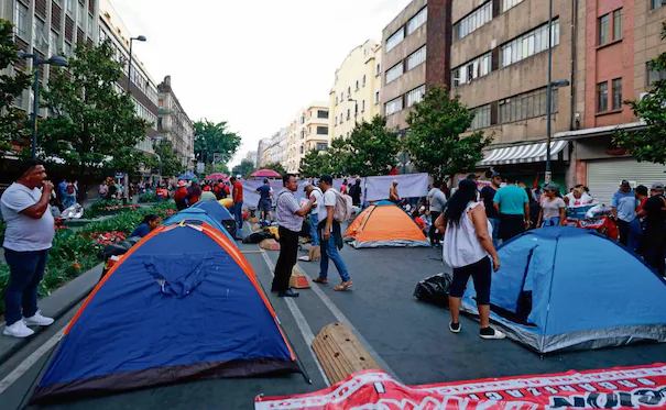 Organizaciones y gremios se suman a la CNTE; amagan con paro nacional