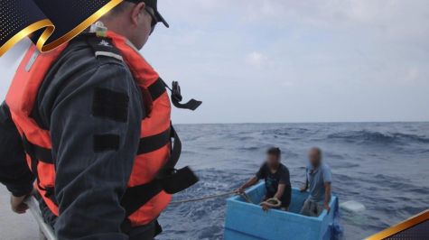 Rescatan a pescadores chiapanecos perdidos hace seis días en el Pacífico; flotaban en una hielera