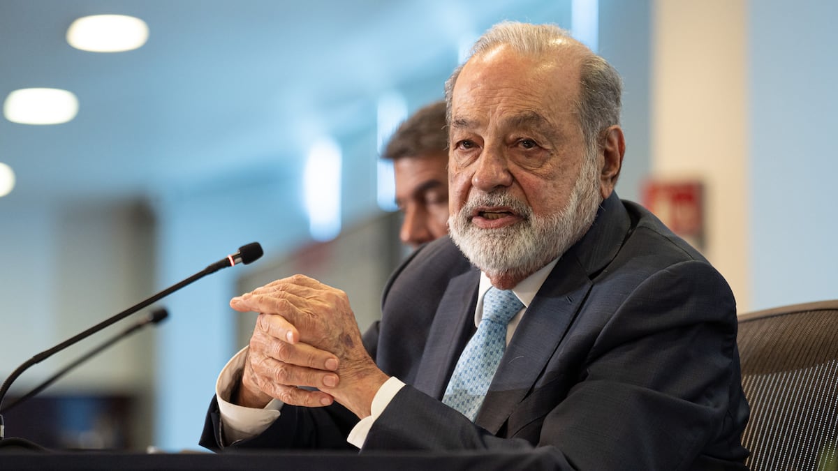 Slim advierte que Pemex es el principal problema del país