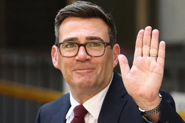 Andy Burnham asume como Primer Ministro del Reino Unido