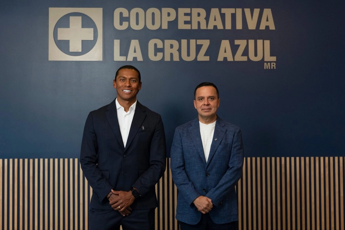 Cruz Azul hace oficial la continuidad de Joel Huiqui como DT de la Máquina