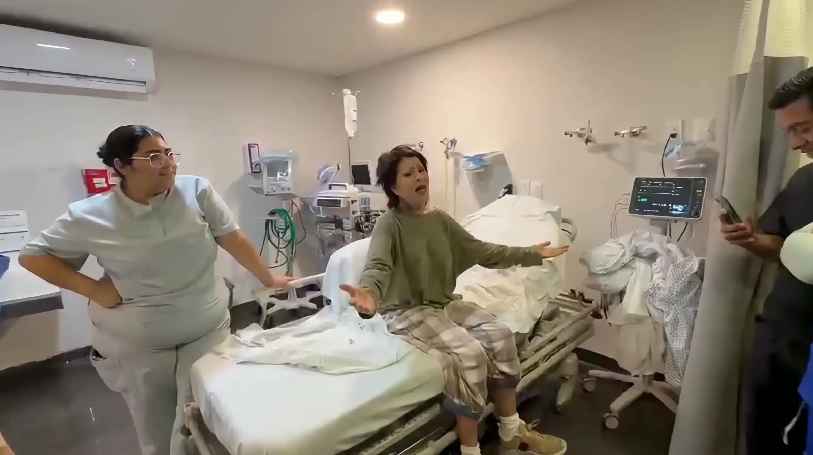 “Ya me acomodaron la cadera”, reporta Alejandra Guzmán tras percance en Veracruz