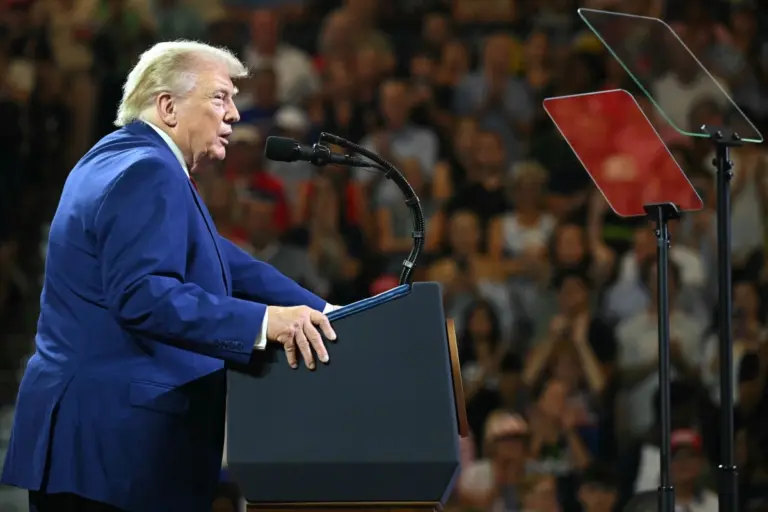Trump 'presume' salida de fábricas de México y Canadá hacia EU