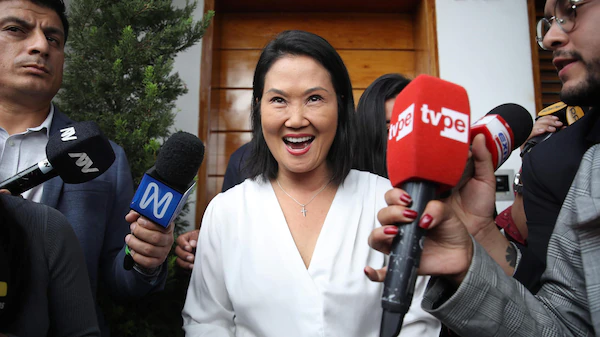 Gana Keiko Fujimori la Presidencia de Perú con 50 mil votos de diferencia