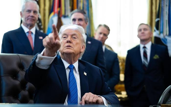 Amenaza Trump con imponer arancel a la lechuga importada de México