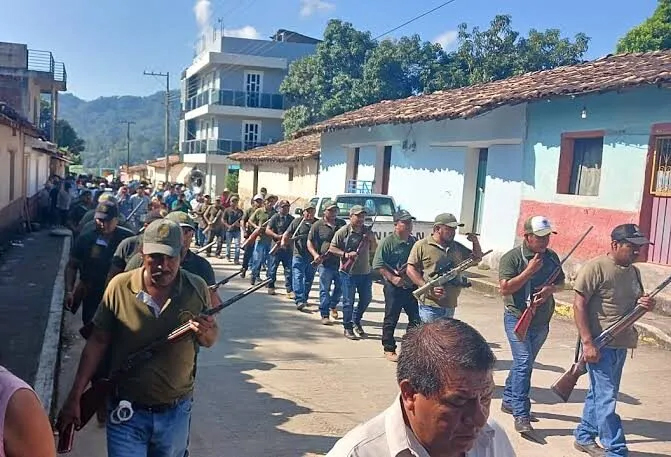 Comunidades indígenas de Guerrero se arman para hacer frente a la delincuencia organizada