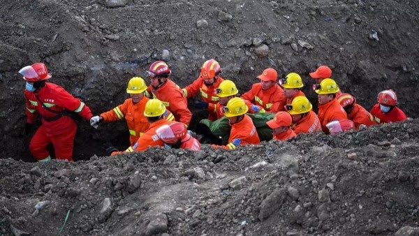 90 muertos tras explosión en mina de carbón en China
