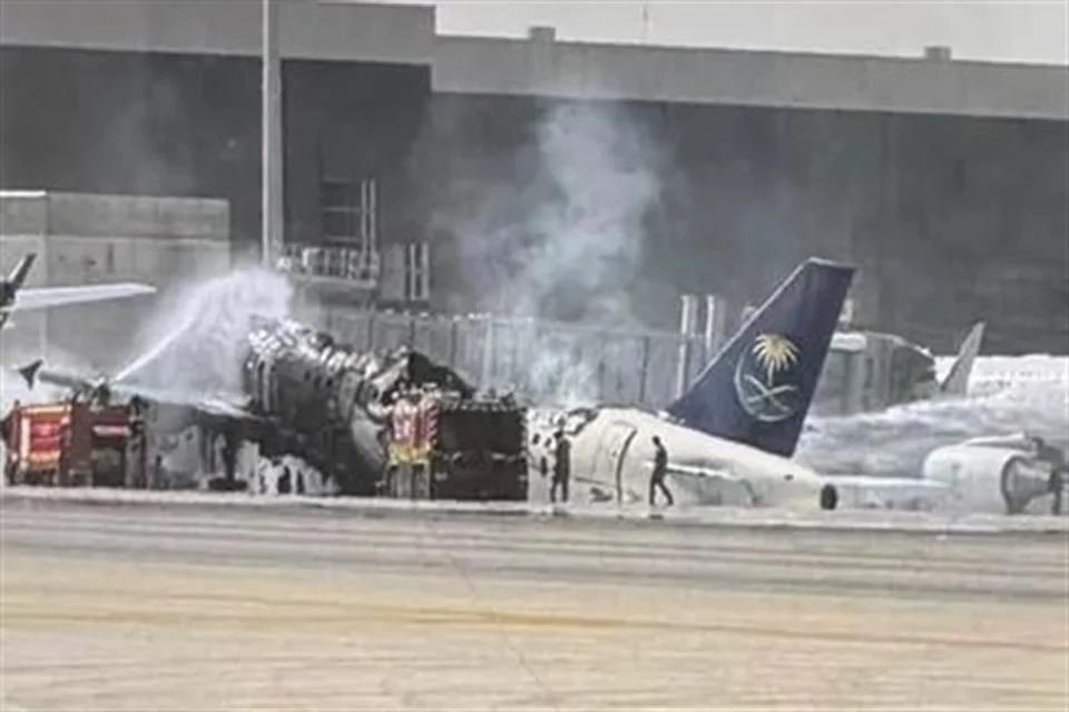 Deja ataque hutí decenas de heridos en aeropuerto de Riad