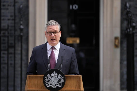 Anuncia Starmer su dimisión como Primer Ministro del Reino Unido