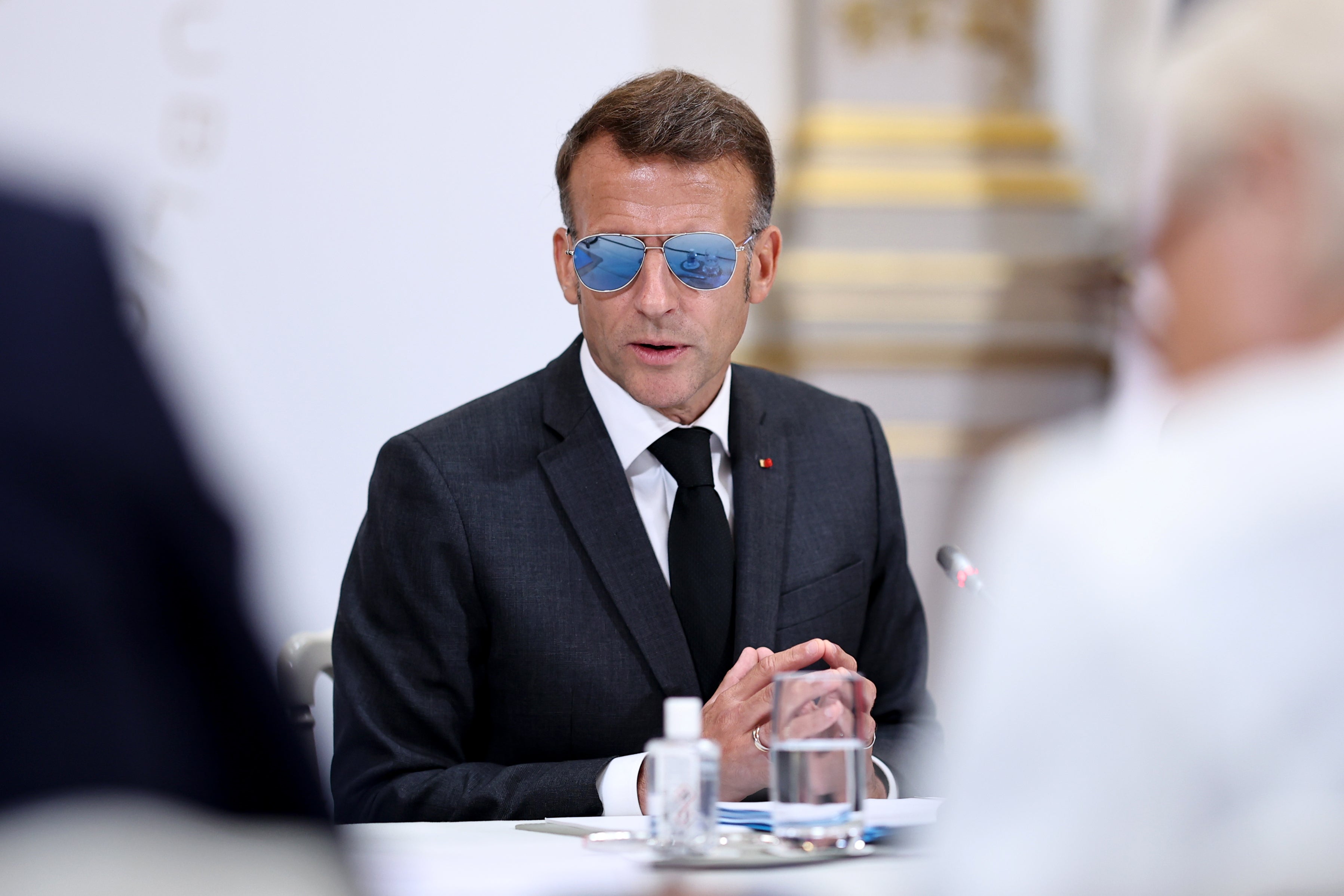 Bombas explotan cerca del hotel de Emmanuel Macron