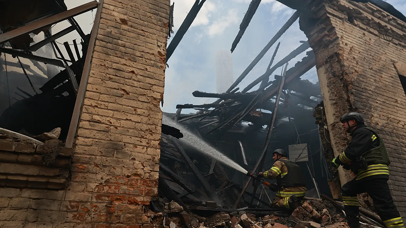 Ataque de Rusia a Kiev deja 13 muertos; “El peor desde que inició la guerra”
