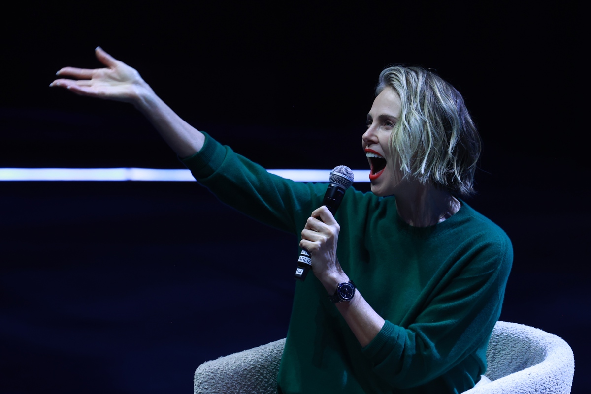 Charlize Theron comparte consejos con los jóvenes mexicanos